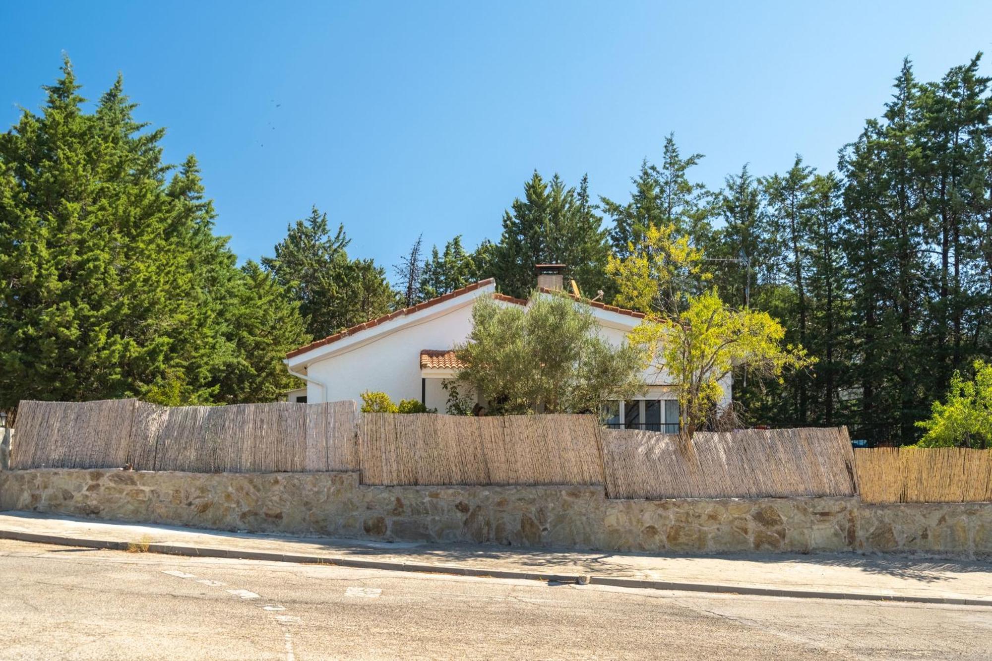 Casa Rural Los Olivos De Robledo De Chavela La Estacion Bagian luar foto